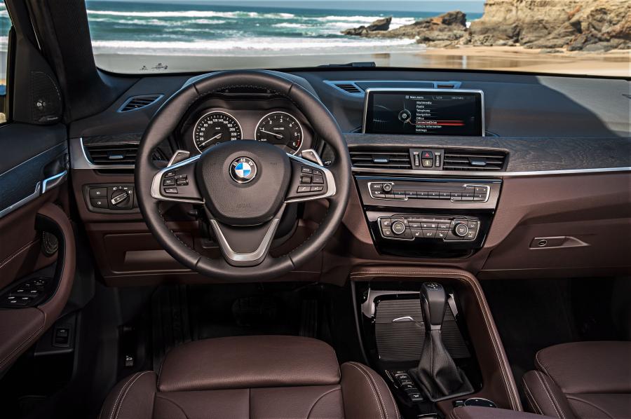 Торпедо BMW X1 xDrive20d xLine (F48) 2015 года  (WW) (фото 45 из 59)